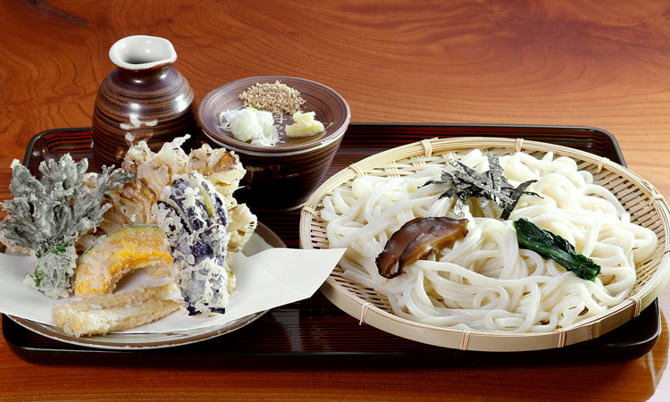 Tempura Zaru udon(L) 1,738 yen (Tax Included)